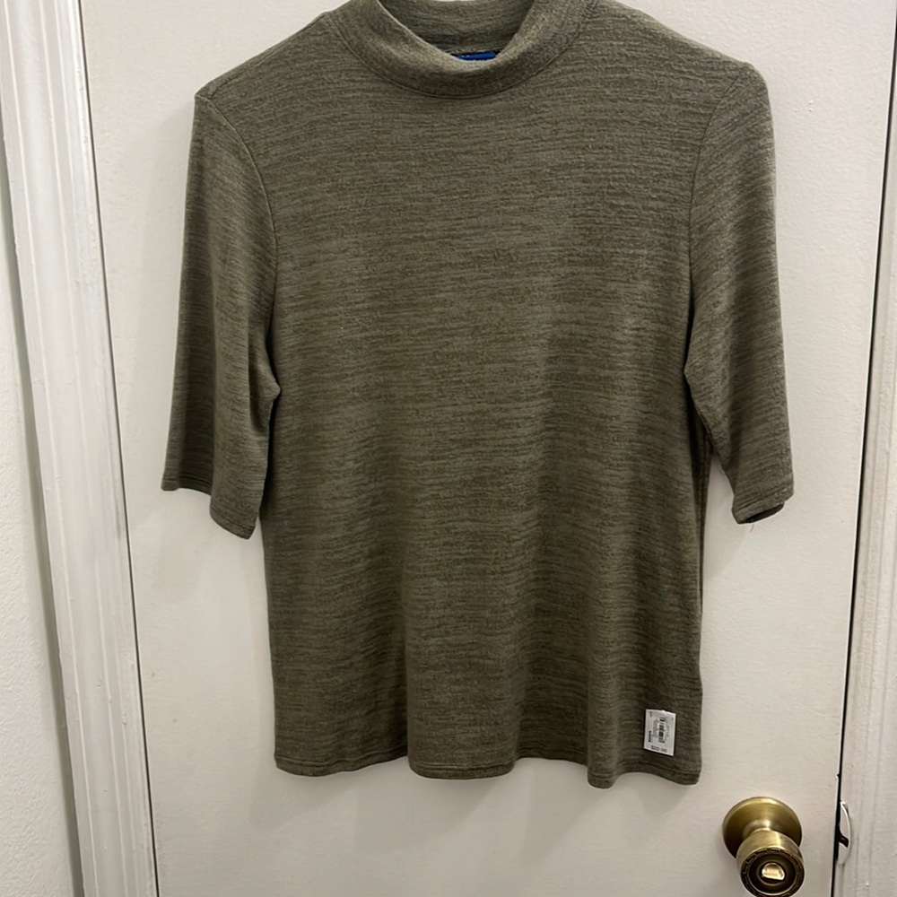 NWT Apt 9 mock turtleneck olive green